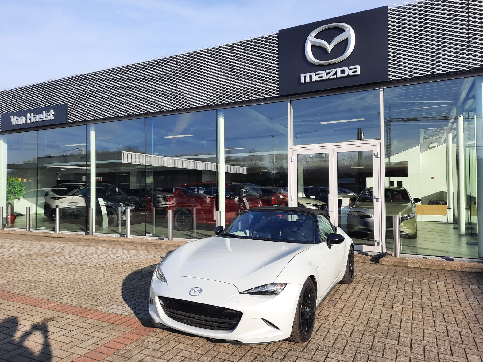 MX-5 Soft Top 2.0L SKYACTIV-G 160 hp 160 Edition 6MT Ceramic White