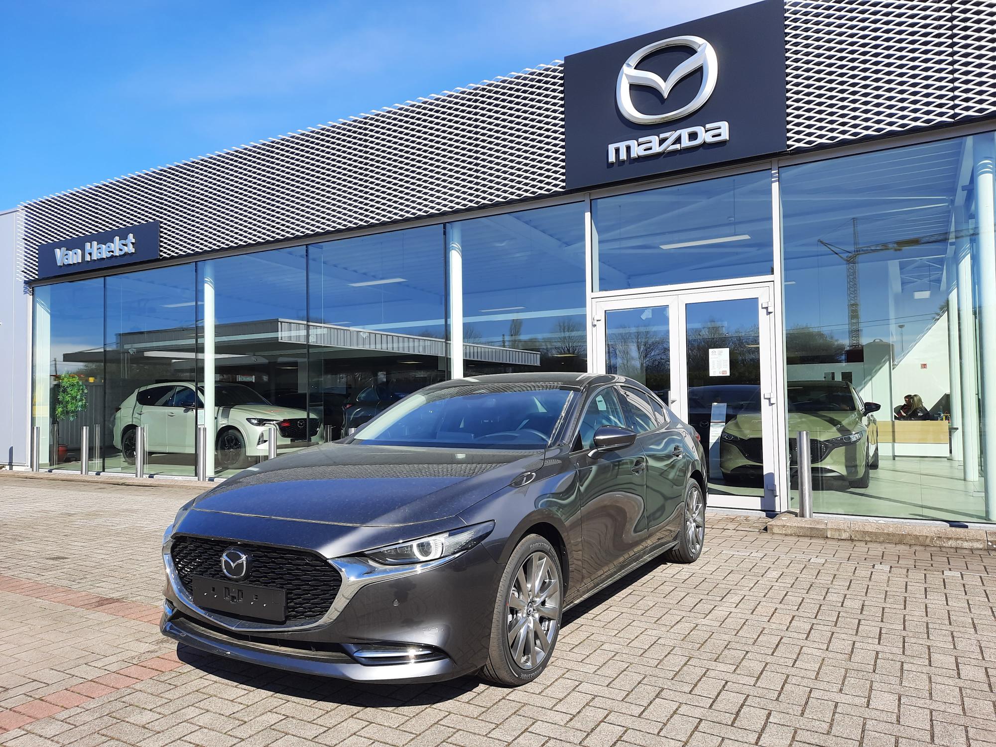 DEMO – Mazda3 MY2025 4DR Sedan e-Skyactiv X 186 hp 6AT Centre-line + DESI Machine Grey