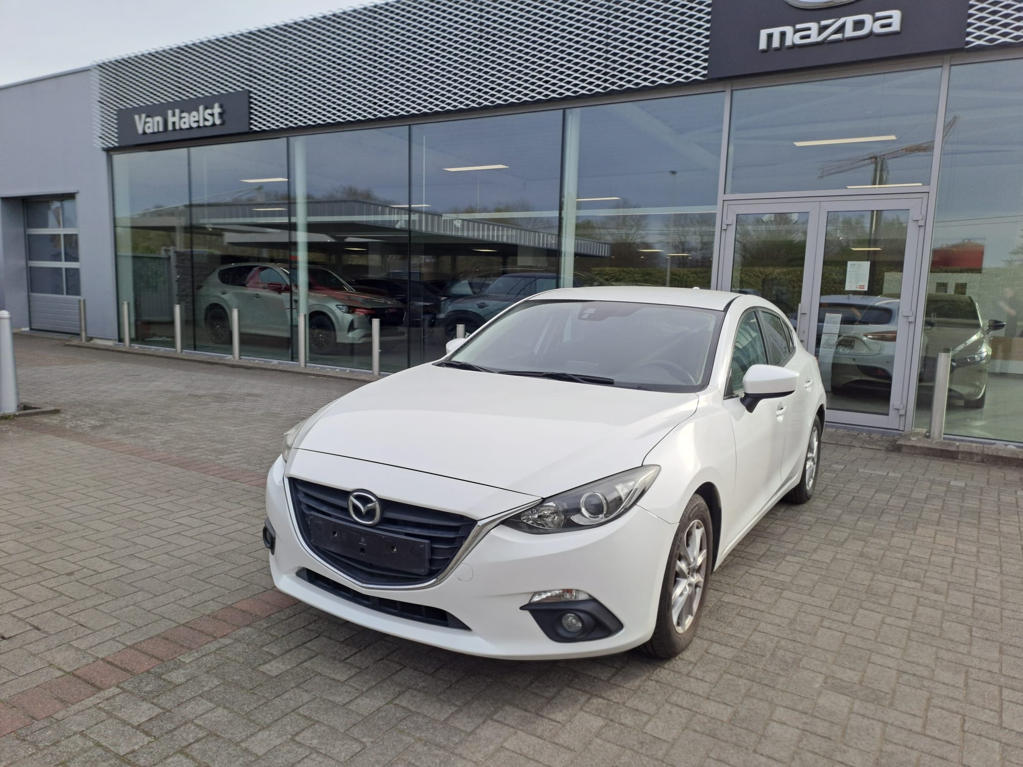 Mazda3 5DR HATCH 1.5L SKYACTIV-G 100 hp 6MT Active Snowflake White Pearl