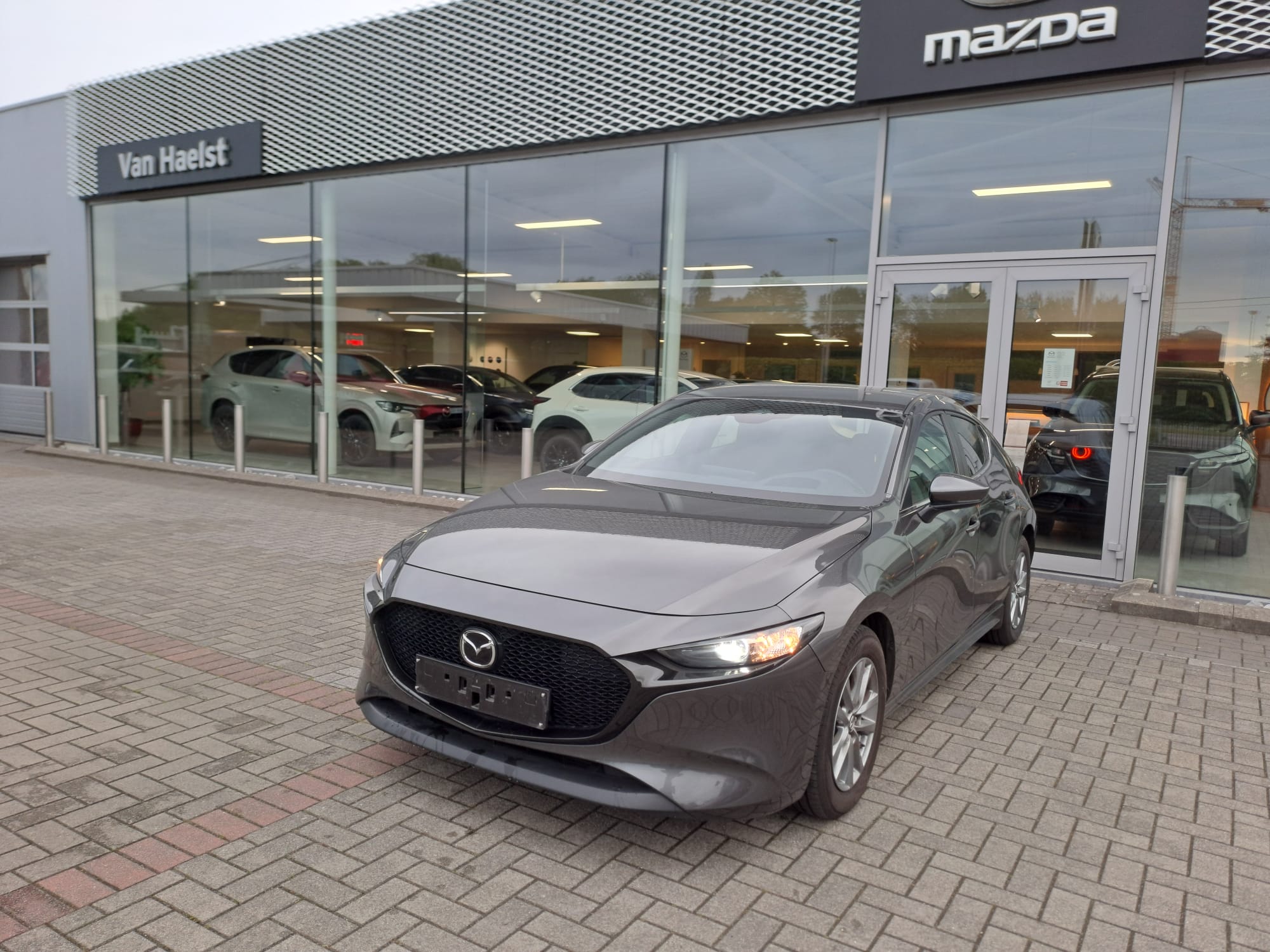 Mazda3 MY2024 5DR Hatchback 2.0L e-Skyactiv G 122 hp 6MT Prime-line Machine Grey 