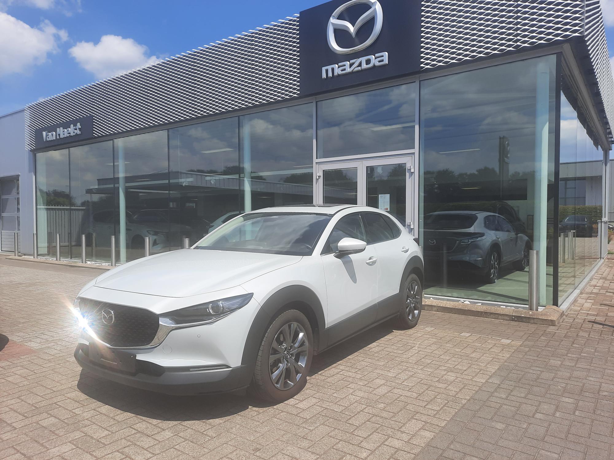 CX-30 MY2025 5DR WGN 2.0L e-Skyactiv X 186 hp 6AT Takumi + SUNR Ceramic White