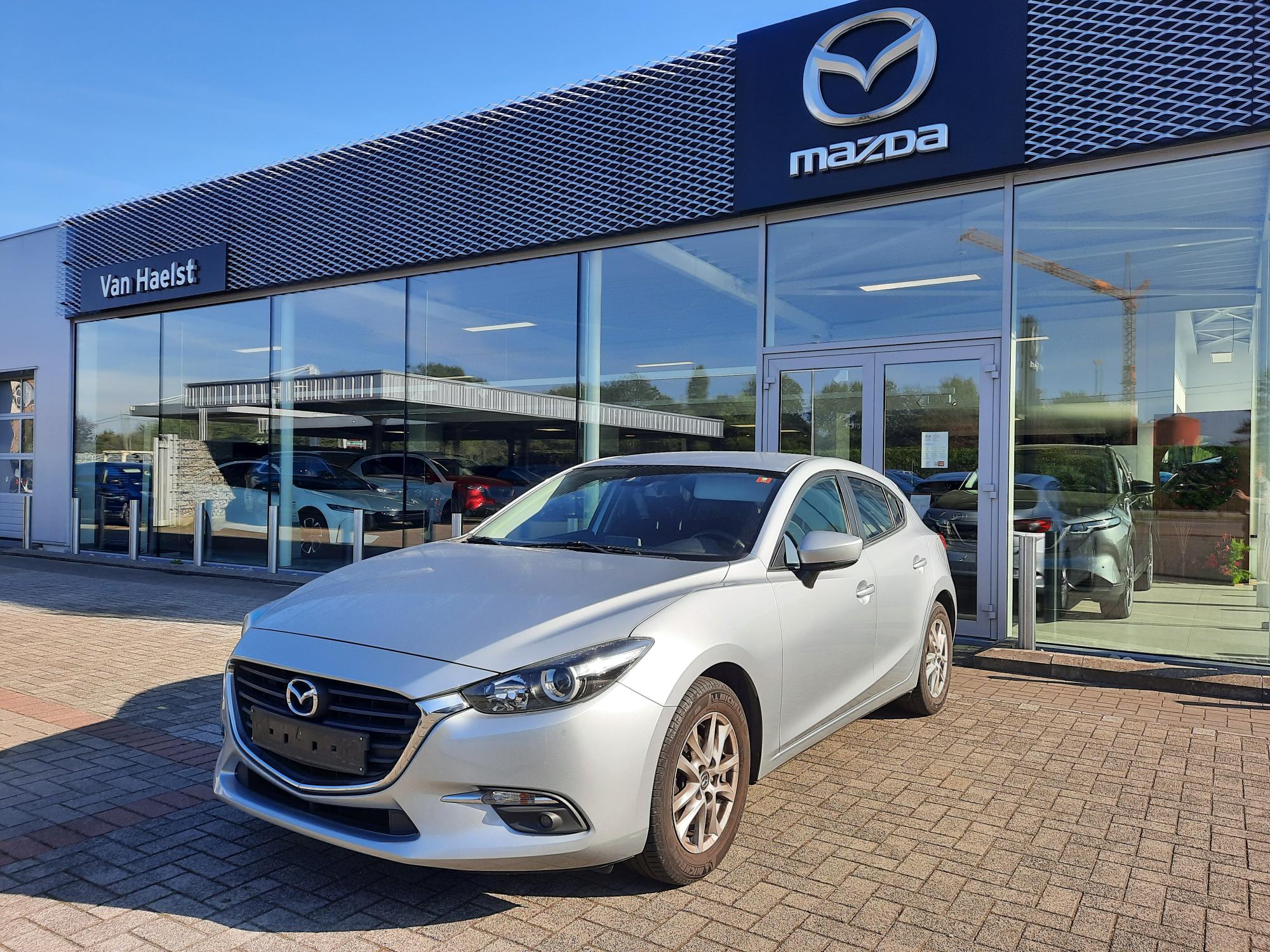 Mazda3 MY2017 5DR HATCH 1.5L SKYACTIV-G 100 hp Plug Edition 6MT Sonic Silver 