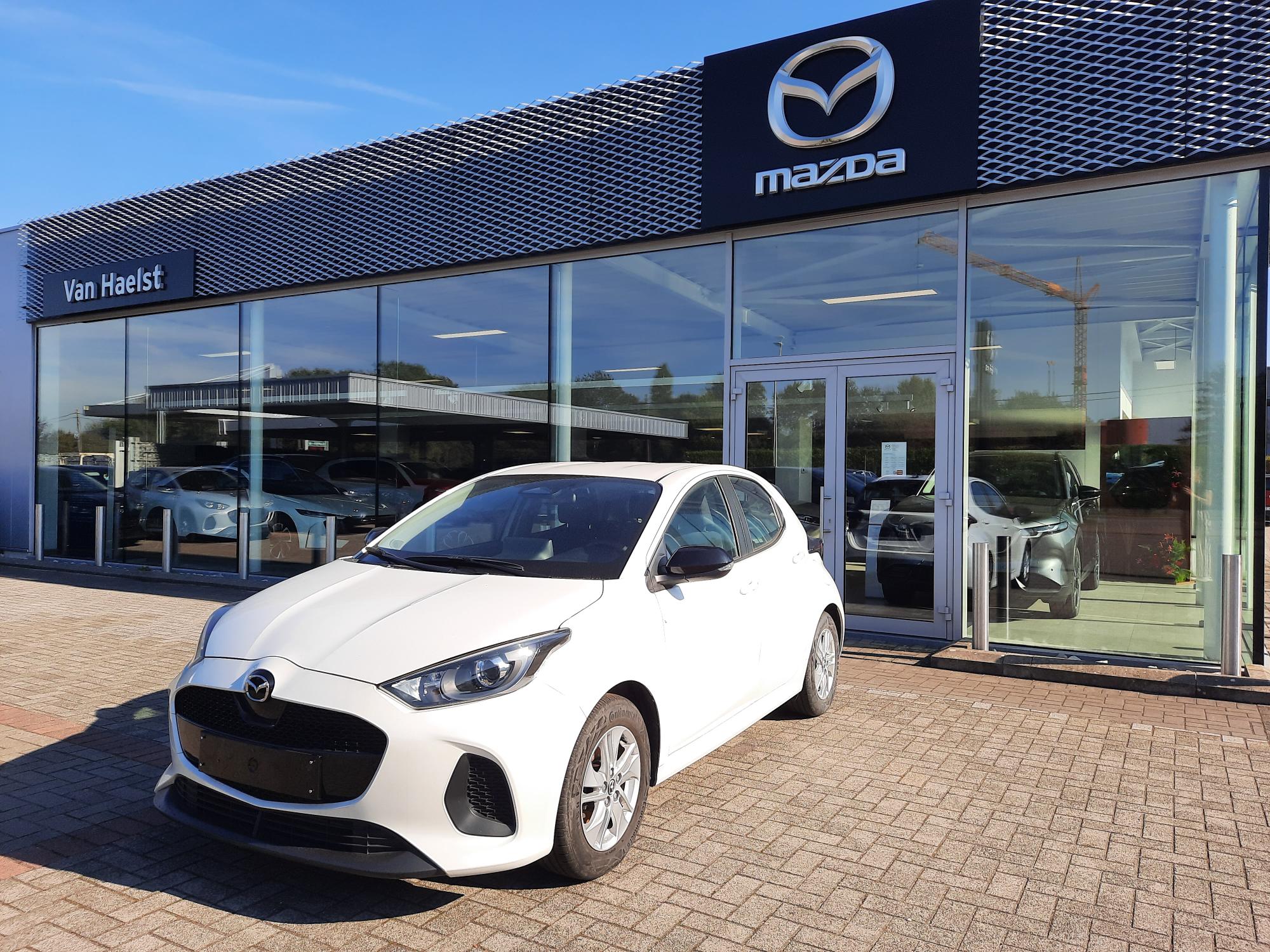 Mazda2 Hybrid MY2024 Euro 6e-bis 5DR HATCH 1.5L Hybrid VVT-i 116 hp Centre-line CVT Northern White Pearl 